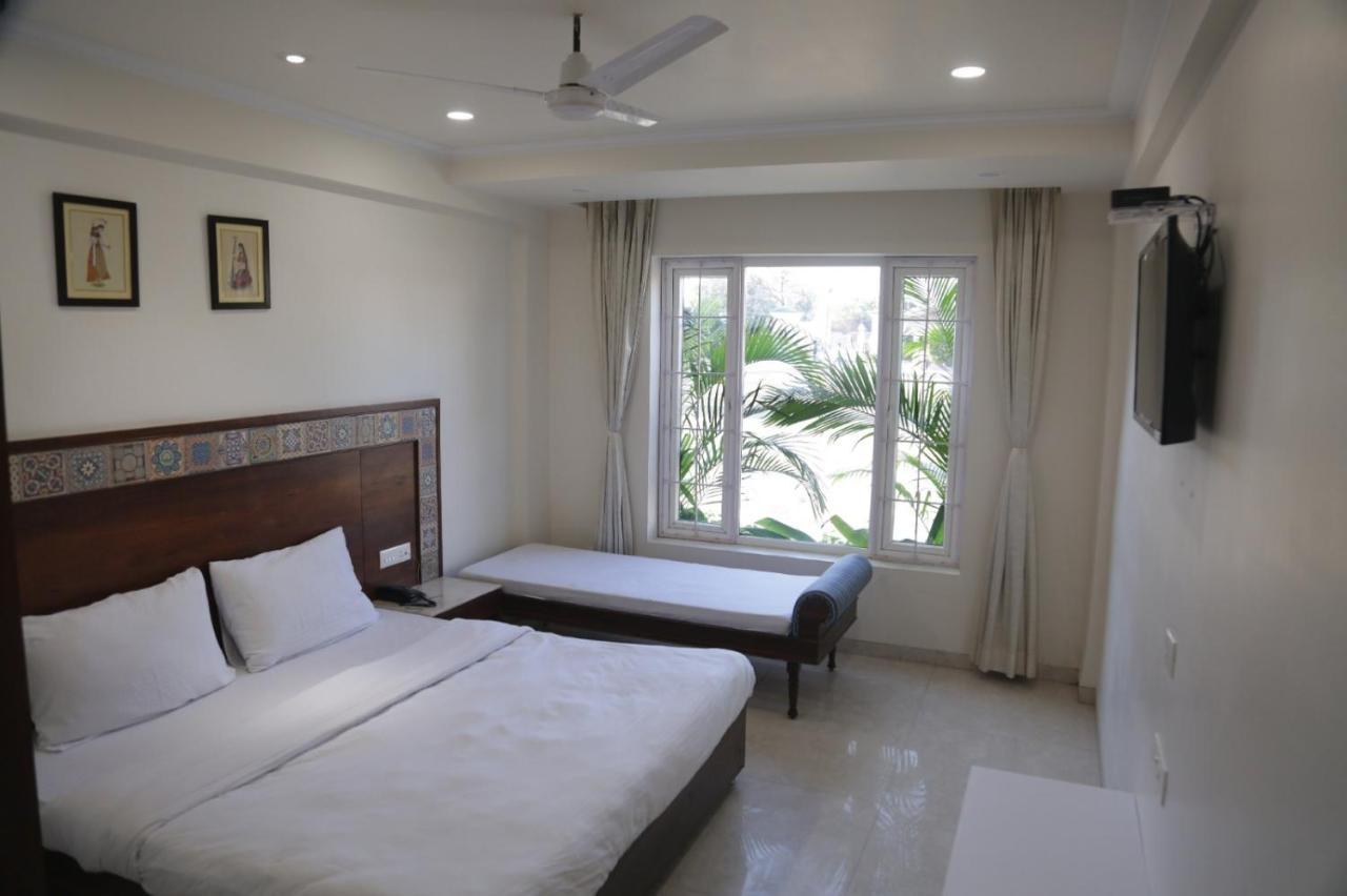 Executive Club Hotel Bareilly Exterior photo