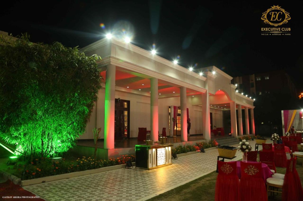 Executive Club Hotel Bareilly Exterior photo
